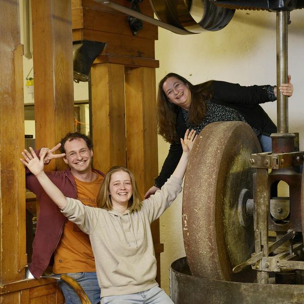 Jochen Hättig, Sylvie und Lena Mayer von der Ölmühle Walz